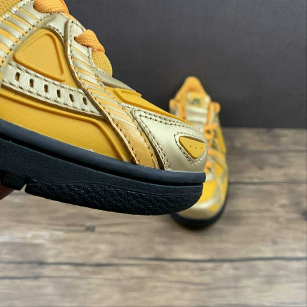 Off-White x Nike Air Rubber Dunk University Gold Sneakers - Picture 9 of 15